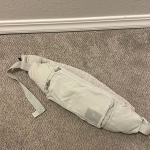 Humble bee nursing sling